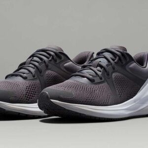 Lululemon Blissfeel Womens Running Shoe
Asphalt Grey / Vapor SZ. 8 EUC